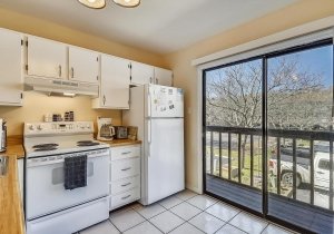 main-level-kitchen-dsc2232.jpg