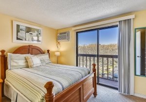 upper-level-bedroom-dsc2348.jpg