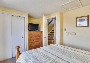 upper-level-bedroom-dsc2353.jpg