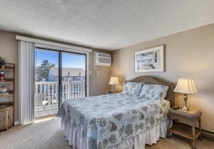 upper-level-primary-bedroom-dsc2310.jpg