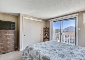 upper-level-primary-bedroom-dsc2315.jpg