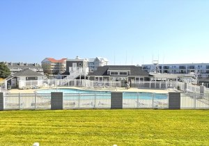 amenity-harbour-island-townhomes-pool-dsc3818.jpg