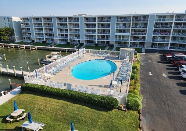 thunderisland-pool.jpg