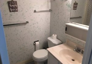 picbathroom.jpg