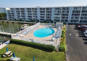 thunderisland-pool.jpg